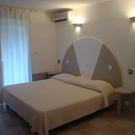 ホテル Domaine De Caranella 3*