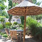 Domaine De Caranella מלון