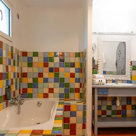 فندق Domaine De Caranella 3*