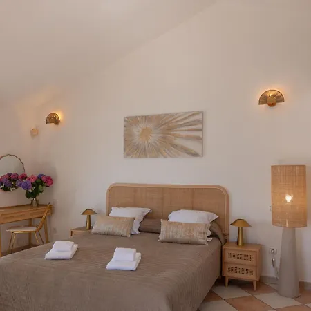 호텔 Domaine De Caranella 3*