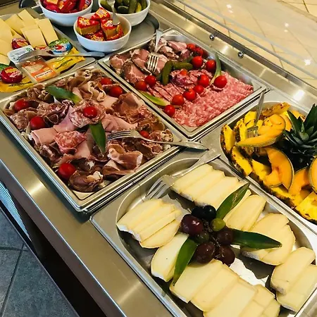 فندق Domaine De Caranella 3*