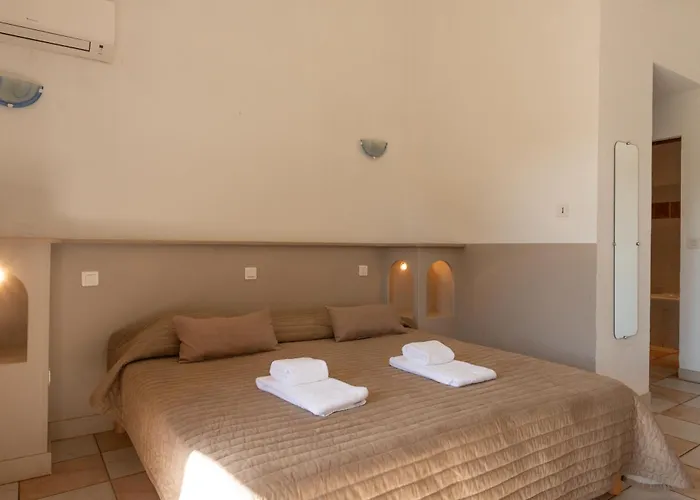 Domaine De Caranella Otel