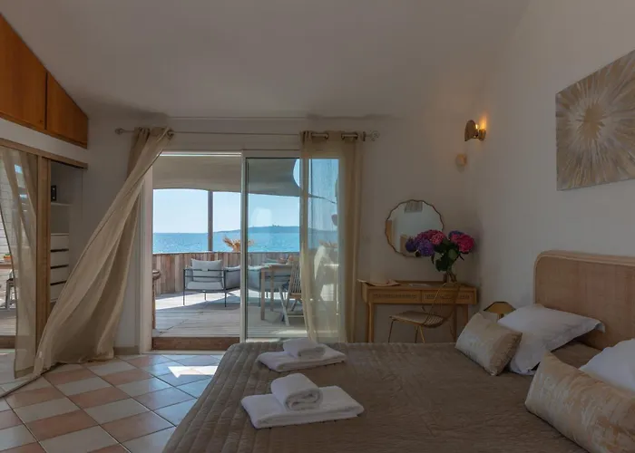 Otel Domaine De Caranella