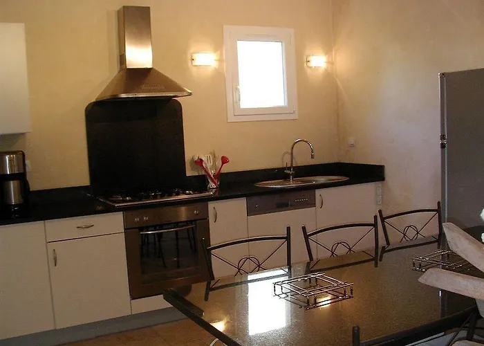 Otel Domaine De Caranella 3*